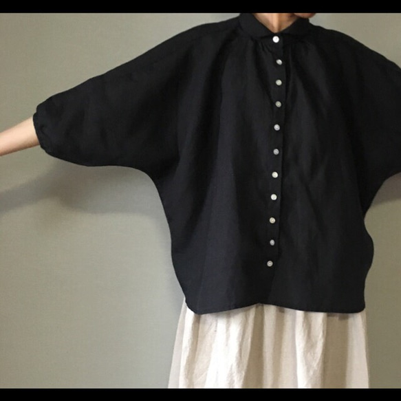 モモンガのようなゆったり~黒リネンシャツ 1枚目の画像