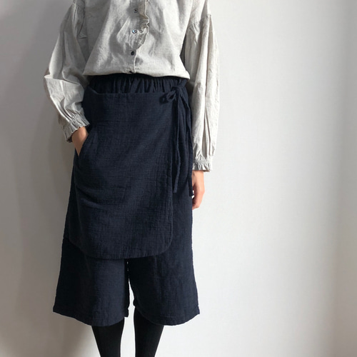 値下げ」前エプロン付きパンツ(ネイビー) キュロット・ワイド
