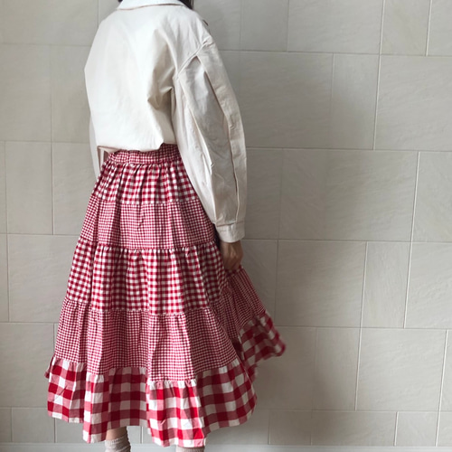 ヴィヴィアンタム✨ロング　フレア　ティアード　マキシスカート　赤　刺繍　フリル ヴィヴィアンタム 美品 ロングスカート サイドスリット