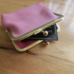 真鍮製がま口のヌメ革財布（紫白） 3枚目の画像