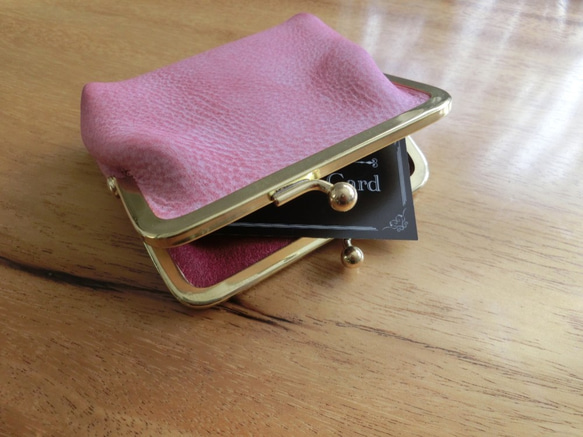 真鍮製がま口のヌメ革財布（紫白） 3枚目の画像