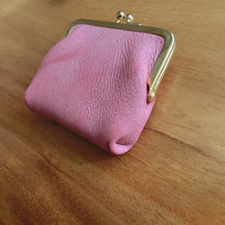 真鍮製がま口のヌメ革財布（紫白） 4枚目の画像