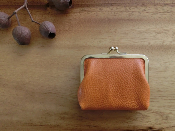 真鍮製がま口のヌメ革財布（黄茶） 1枚目の画像