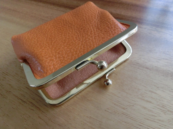真鍮製がま口のヌメ革財布（黄茶） 2枚目の画像
