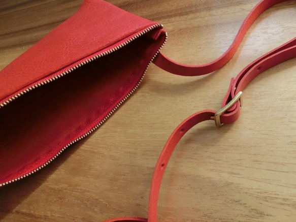 意大利皮革sakosh紅色（可存放智能手機，長錢包） 第3張的照片