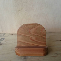 落ち着いた和のスマホスタンド。ゆらりトンボ、ペン立て付き。竹