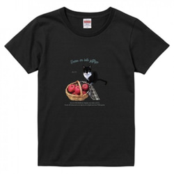 白雪姫に林檎を届けにいく時のTシャツ。バスケットに林檎を入れて森へ行こう。 2枚目の画像