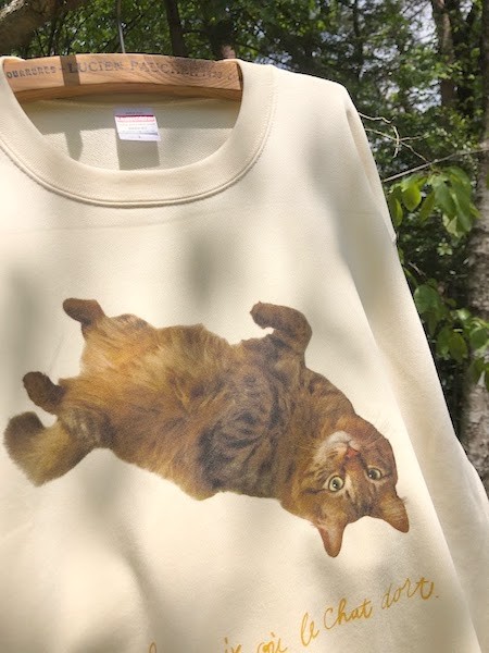 我を忘れて何かに夢中になりすぎていると、ニャッ!と気づいた時のためのスウェット。