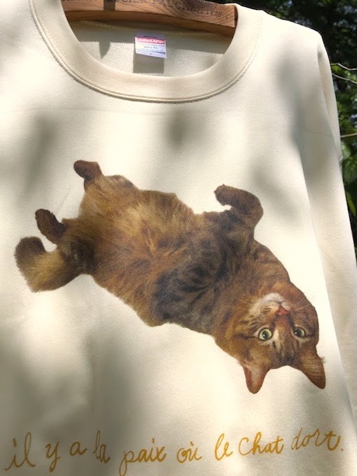 我を忘れて何かに夢中になりすぎていると、ニャッ!と気づいた時のためのスウェット。