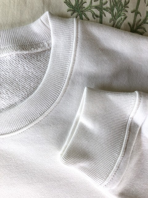 我を忘れて何かに夢中になりすぎていると、ニャッ!と気づいた時のためのスウェット。