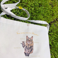 猫もすっぽりはいる綿100%キャンバスバッグ。猫と散歩しているみたいな丈夫で厚手だから長く使えるエコバッグ。 14枚目の画像