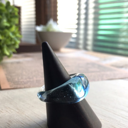 ガラスの指輪 ブルー 2枚目の画像