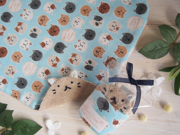 ねこちゃん大判タオルハンカチ♡茶色猫ちゃん(たくさんのねこ柄