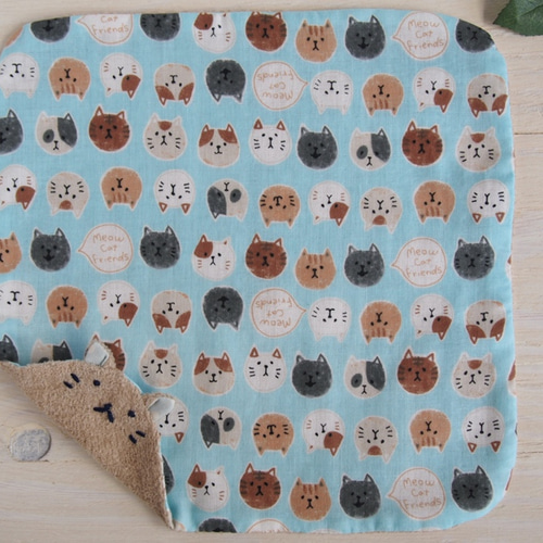 うきたん(*´꒳`*)❤︎　ハンカチ　ねこちゃん柄 ねこちゃん大判タオルハンカチ♡茶色猫ちゃん(たくさんのねこ柄