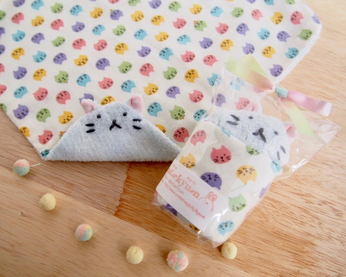 yourelia ハンカチ　わんこさん　ねこちゃん柄 ねこちゃん大判タオルハンカチ♡サックス猫ちゃん(カラフルねこ柄