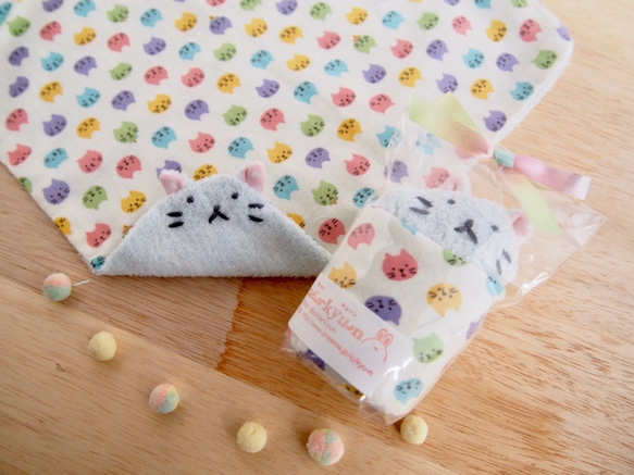 ねこちゃん大判タオルハンカチ♡サックス猫ちゃん(カラフルねこ柄