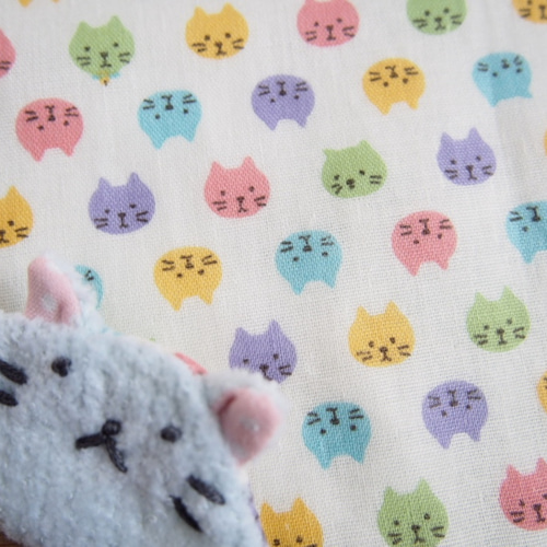 ねこちゃん大判タオルハンカチ♡サックス猫ちゃん(カラフルねこ柄