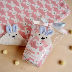 ピンクのウサギキャラクタータオル jagarikonikujaga___02_8a7ed19c