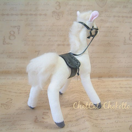 受注製作】白毛うまの縫いぐるみ（鞍・手綱つき・白） ぬいぐるみ