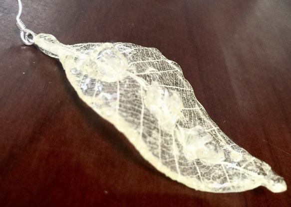 氷みたいな葉っぱのピアスICEleaf 2枚目の画像