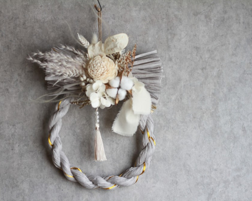 雪にゃん様　白縦型しめ縄リース d37e911c39506e23fb35b3138da4d4