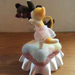 羊毛人形オルゴール　踊る猫ジュ・トゥ・ヴ 2枚目の画像