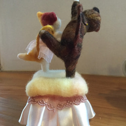 羊毛人形オルゴール　踊る猫ジュ・トゥ・ヴ 4枚目の画像