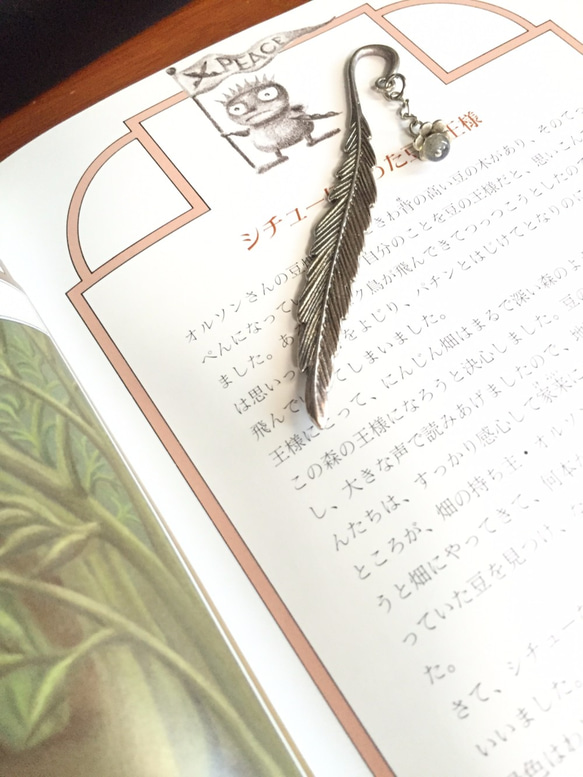 ラブラドの付いた羽根のしおり 2枚目の画像
