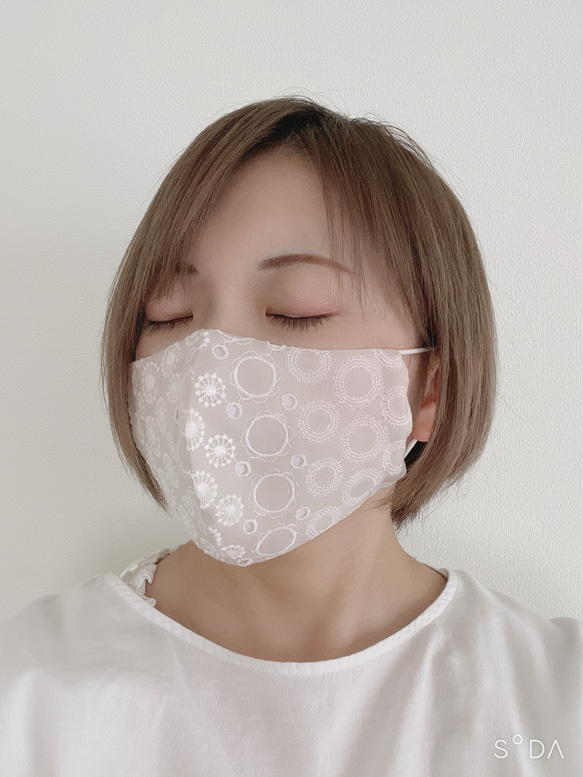 お花のサークル刺繍❇︎立体マスク 5枚目の画像