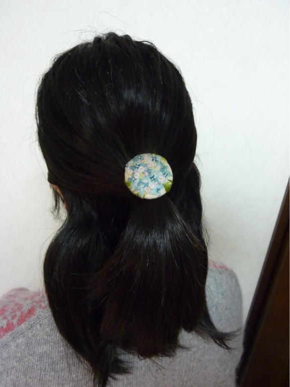 ≪New≫手刺繍くるみボタン髪かざり ー花ー 【PiRe-01】 3枚目の画像