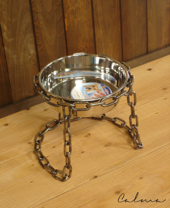 中型犬~大型犬用　シングル　食器台　鎖(チェーン）ステンレス　溶接焼け色　食器付き　フードテーブル 1枚目の画像