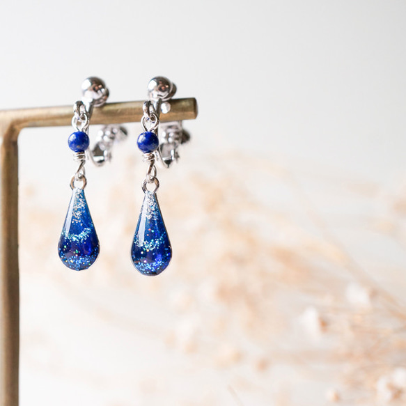 手繪水滴S青金石藍色耳環[相容鈦金屬穿孔耳環] 第1張的照片