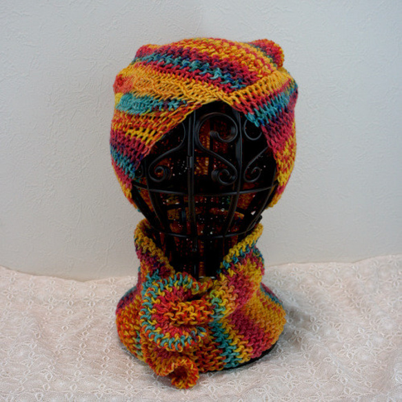 ストレッチ編みの、くしゅくしゅニット帽とネックウォーマーセット　ポップカラー系 1枚目の画像