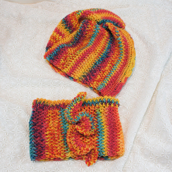 ストレッチ編みの、くしゅくしゅニット帽とネックウォーマーセット　ポップカラー系 5枚目の画像