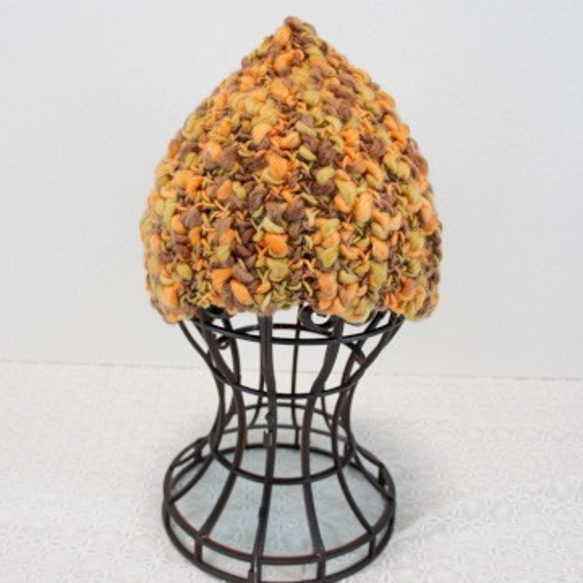 【値下】ストレッチ編みの、カラフルロービング変わり糸のとんがりニット帽　オレンジ系 2枚目の画像