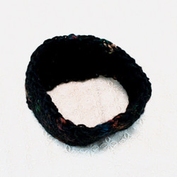 ストレッチ編みのヘアバンド　黒ミックス 2枚目の画像
