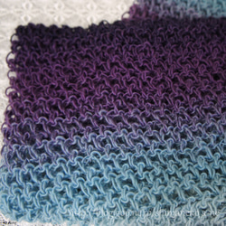 ストレッチ編みのスヌード　水色ー～紫系 4枚目の画像