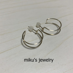 silver squared wire hoop earrings 2枚目の画像