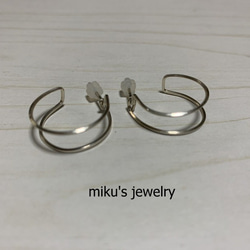 silver squared wire hoop earrings 4枚目の画像