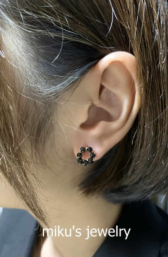 14kgf black spinel circle stud earrings 1枚目の画像