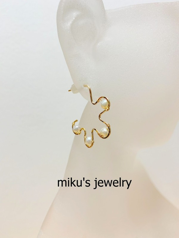 14kgf flower hoop earrings 2枚目の画像