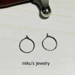 ss 925 oxidized  mini hoop earrings 3枚目の画像