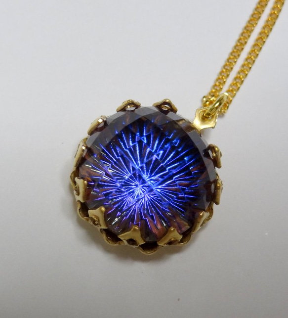 heliotrope starburst pendant necklace 1枚目の画像