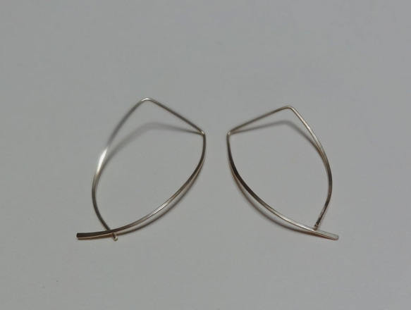 14kgf curvy hoop ピアス 3枚目の画像