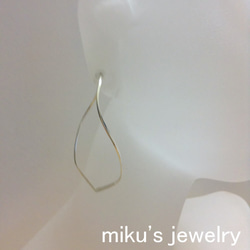 silver 925 waved hoop earrings 1枚目の画像
