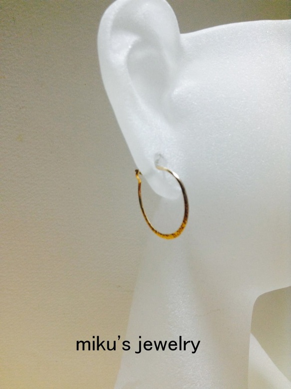 14kgf mini round glitter hoop earrings 2枚目の画像