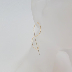 14kgf ampersand hoop earring 1枚目の画像