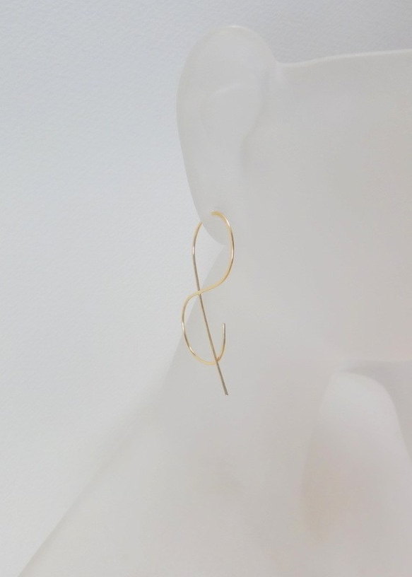 14kgf ampersand hoop earring 1枚目の画像