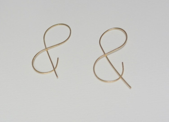 14kgf ampersand hoop earring 3枚目の画像