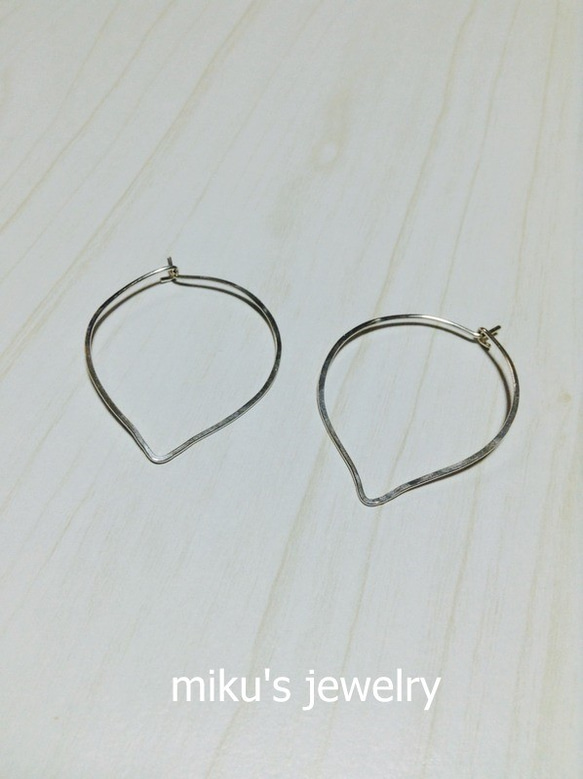 シルバー９２５leaves hoop earrings 2枚目の画像